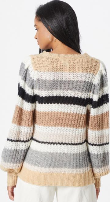 Вязаный пуловер 