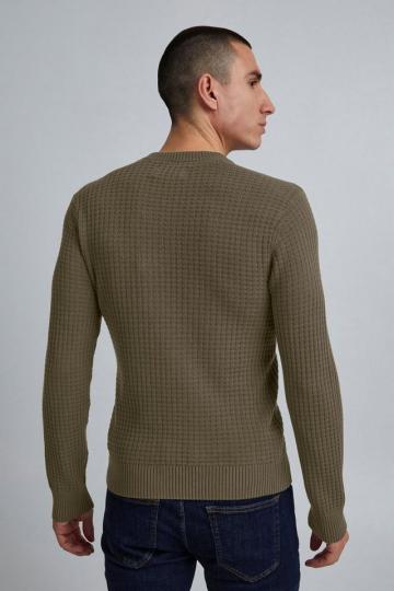 Вязаный пуловер