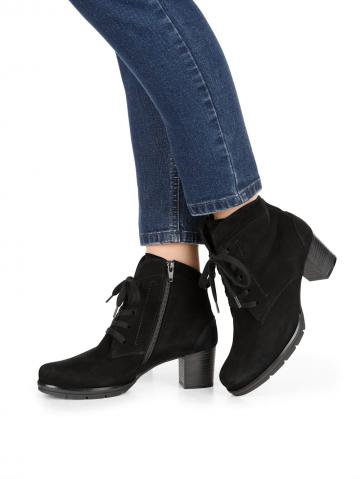 Сапожки на шнуровке