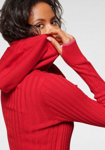 Вязаный пуловер