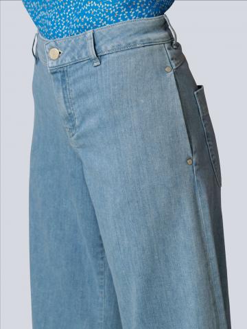 Короткие джинсы