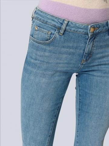 Клешеные джинсы