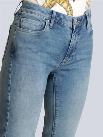 Короткие джинсы