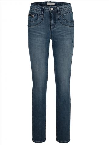 Прямые джинсы