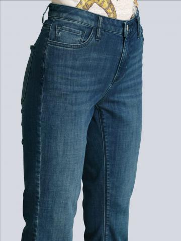 Короткие джинсы