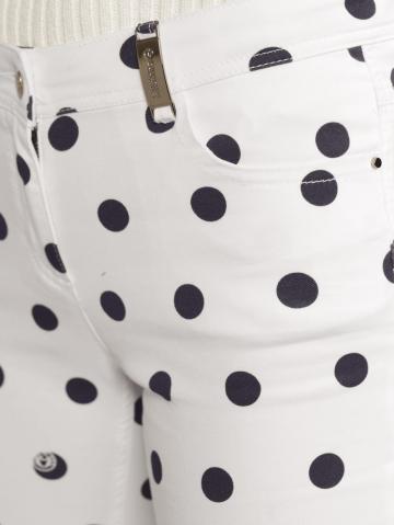 Короткие джинсы