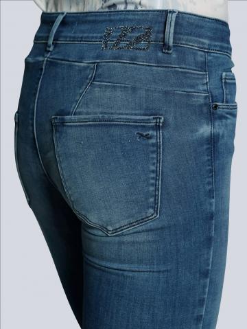 Короткие джинсы