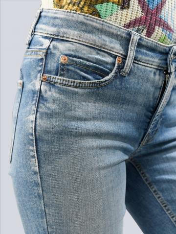 Короткие джинсы