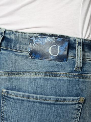 Короткие джинсы