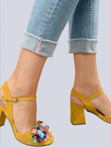 Короткие джинсы