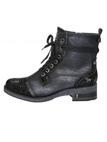 Сапожки на шнуровке