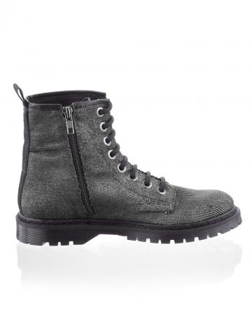 Сапожки на шнуровке