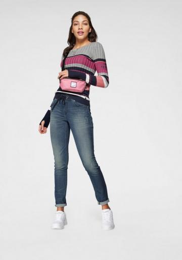 Вязаный пуловер