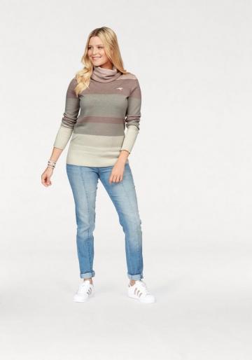 Вязаный пуловер