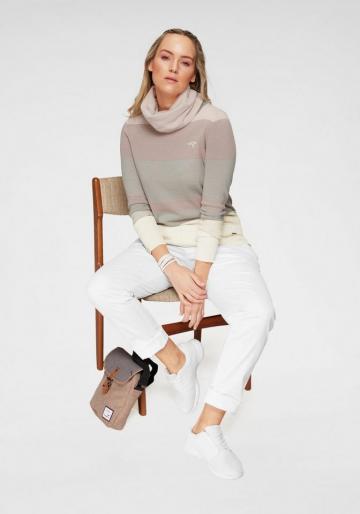 Вязаный пуловер