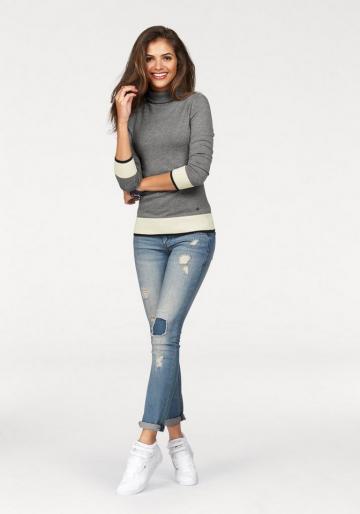 Вязаный пуловер