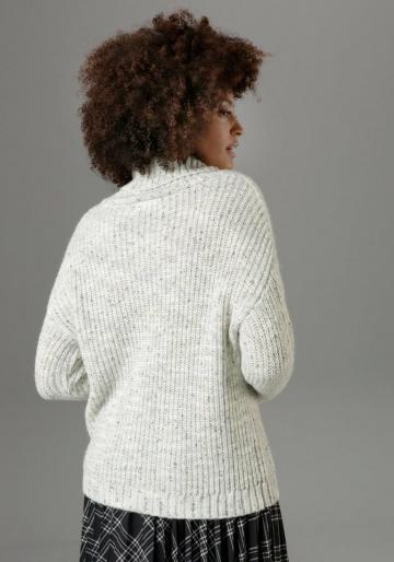 Вязаный пуловер