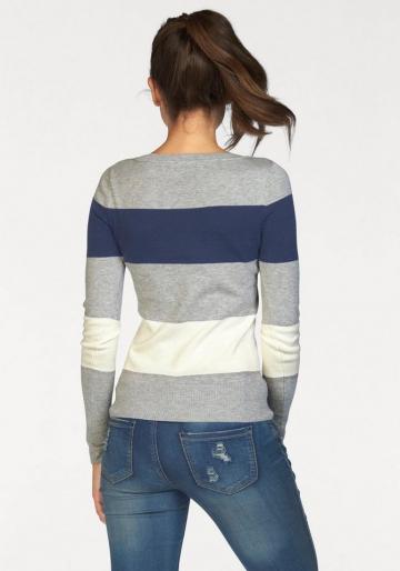 Вязаный пуловер