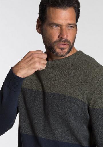 Вязаный пуловер