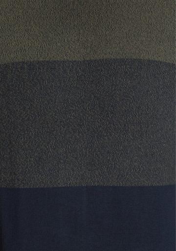 Вязаный пуловер