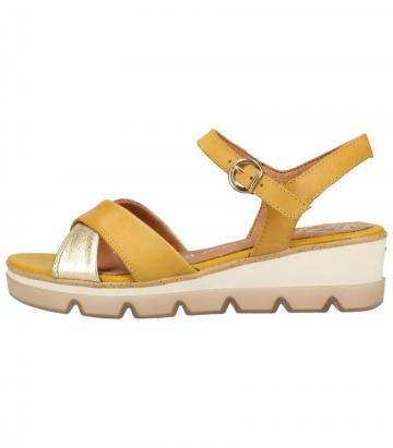 Босоножки на танкетке 