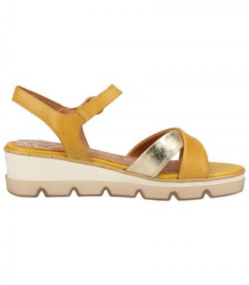 Босоножки на танкетке 