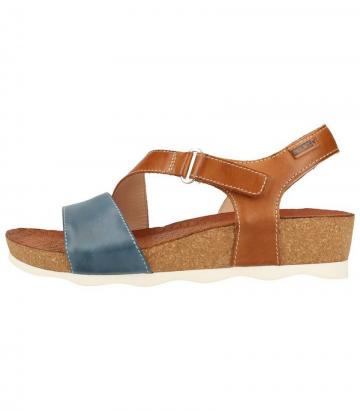 Босоножки на танкетке 