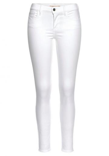 Узкие джинсы