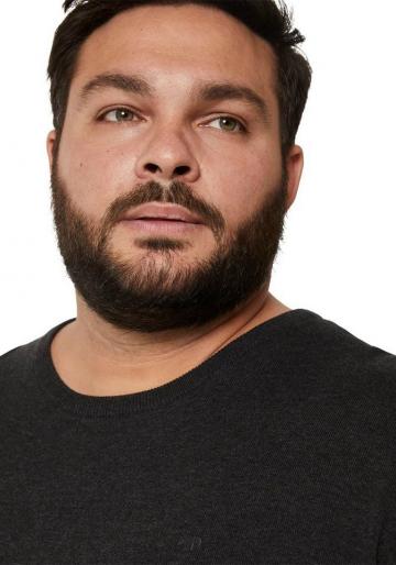 Вязаный пуловер