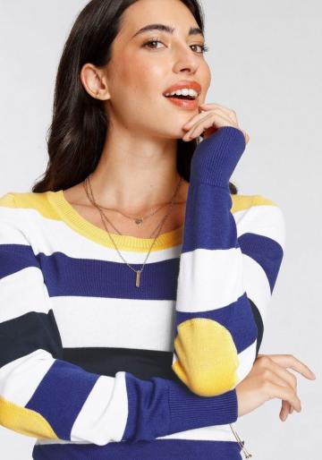 Пуловер в полоску