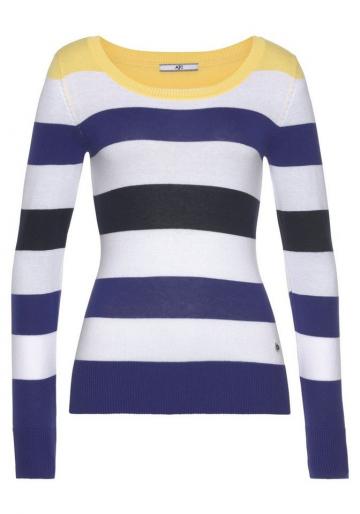 Пуловер в полоску