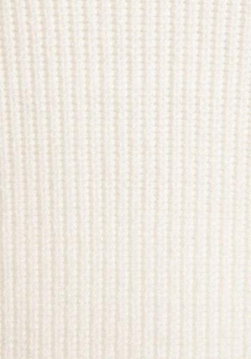 Вязаный пуловер