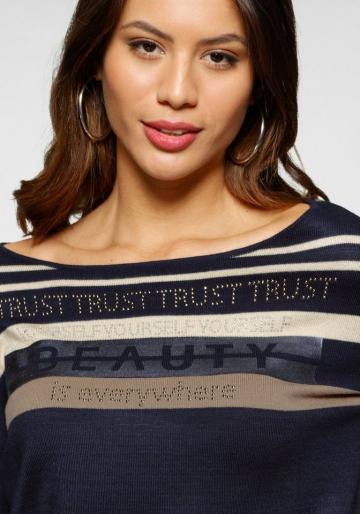 Вязаный пуловер