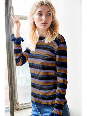 Вязаный пуловер