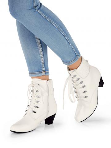 Сапожки на шнуровке