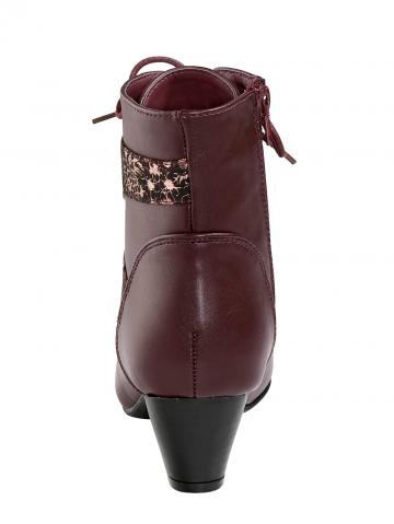 Сапожки на шнуровке