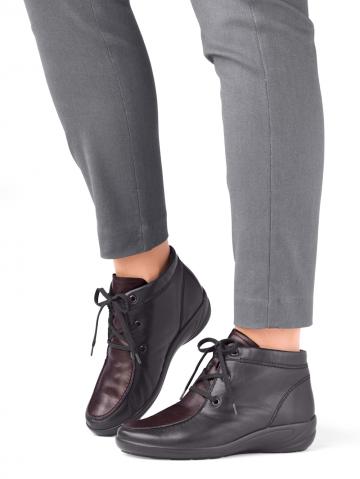 Сапожки на шнуровке