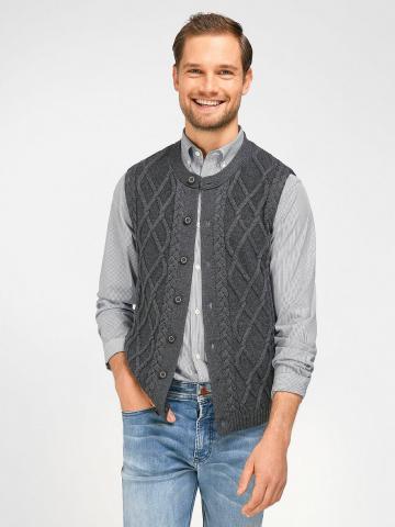 Вязаная жилетка