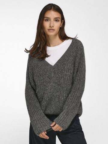 Пуловер с вырезом V