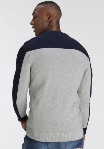 Вязаный пуловер