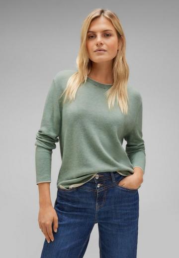 Вязаный пуловер