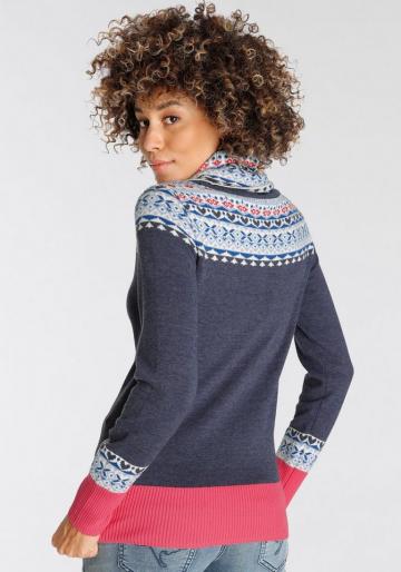 Вязаный пуловер