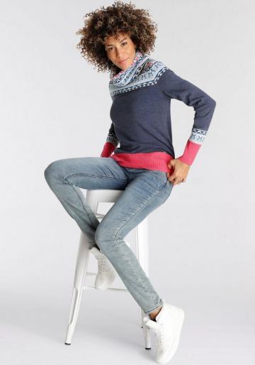 Вязаный пуловер