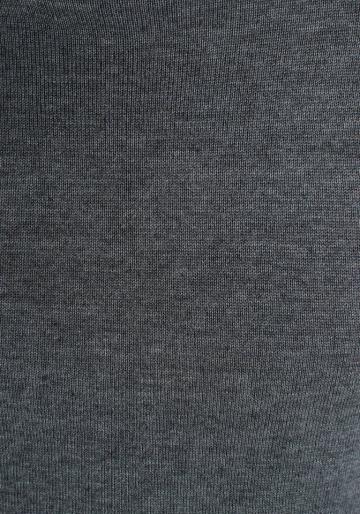 Вязаный пуловер