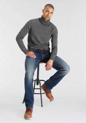 Вязаный пуловер