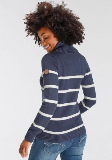 Вязаный пуловер