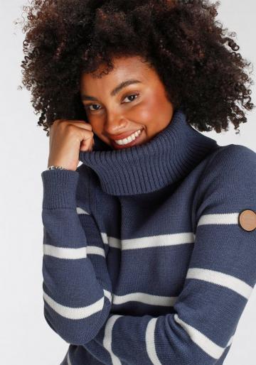 Вязаный пуловер