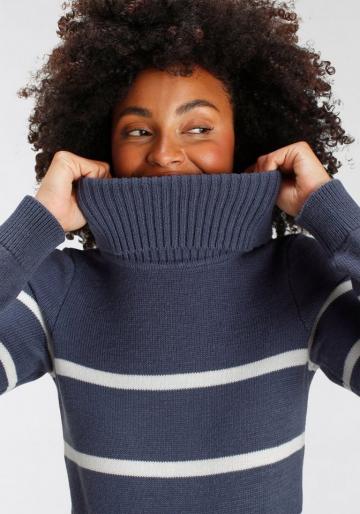 Вязаный пуловер