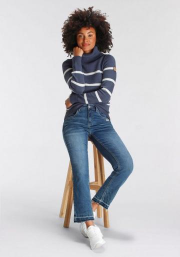 Вязаный пуловер