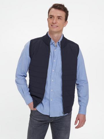 Вязаная жилетка